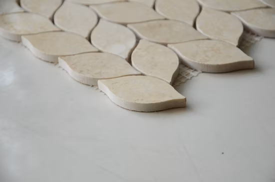 Оптовая торговля листообразным фартуком плитка камень бежевый мрамор мозаика